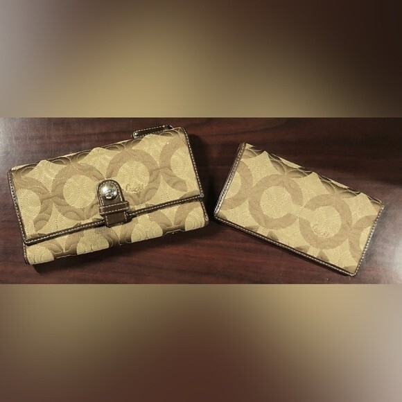 Coach Signature Quilted Gramercy Op Art Checkbook Wallet - Picture 1 of 5
